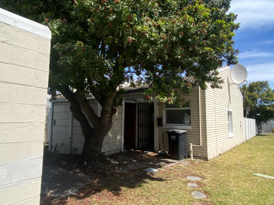 2 Bedroom Property for Sale in Table View Western Cape